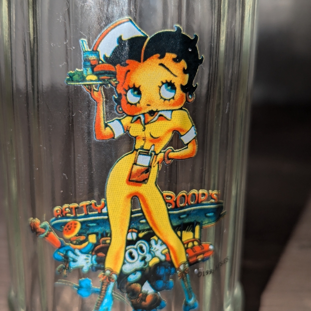 Betty Boop Sugar Dispenser - Picture 7 of 7